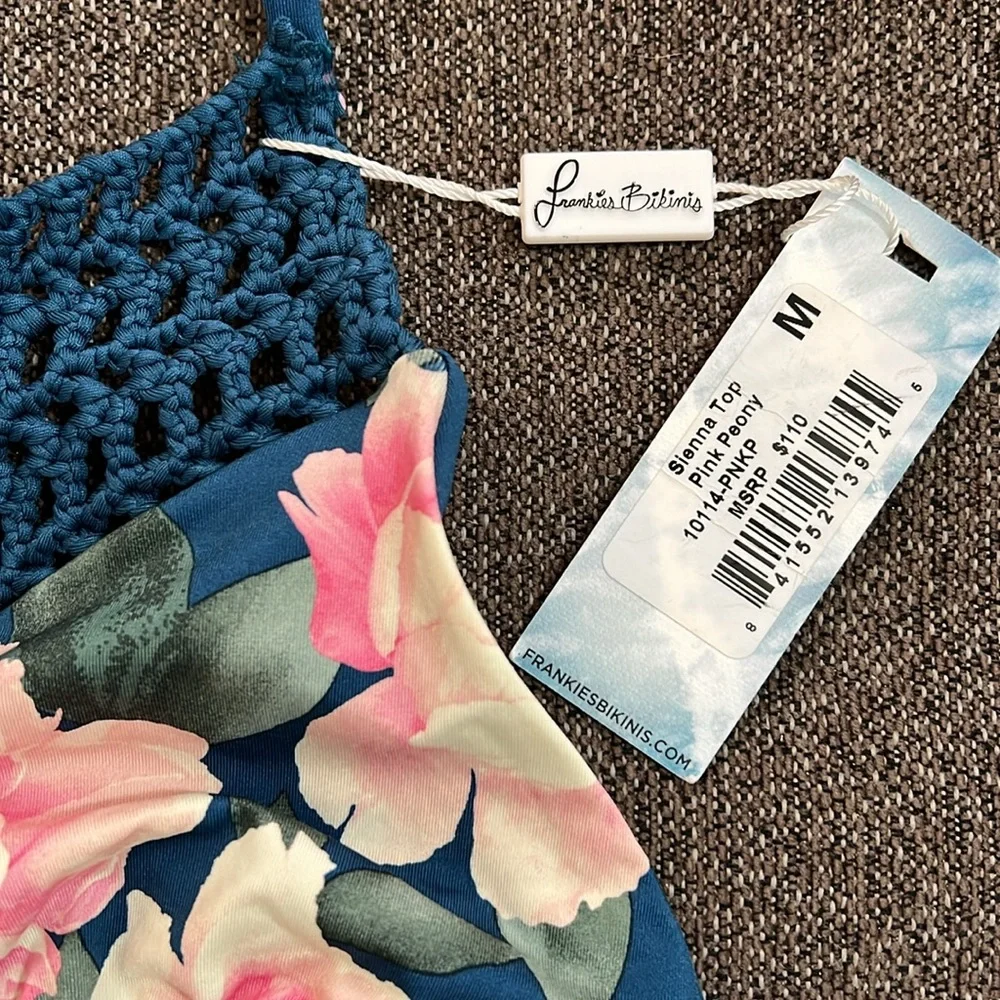 Frankie’s Bikinis Sienna Top Pink Peony. NWT